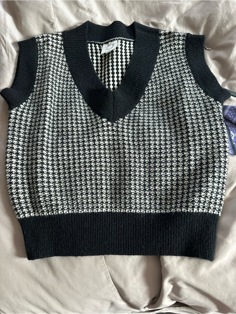 Black & White Houndstooth V-Neck Sweater Vest